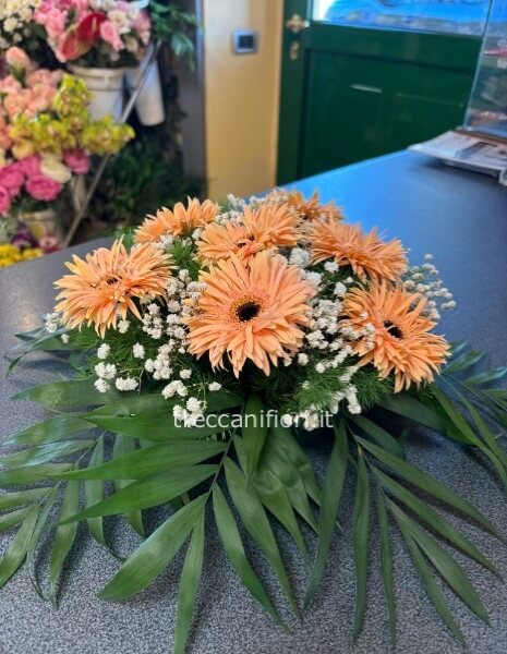 Centrotavola con gerbere e complementi