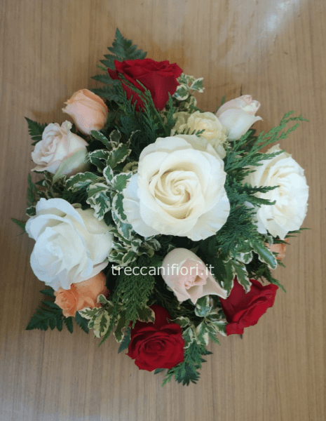 Centrotavola con rose miste